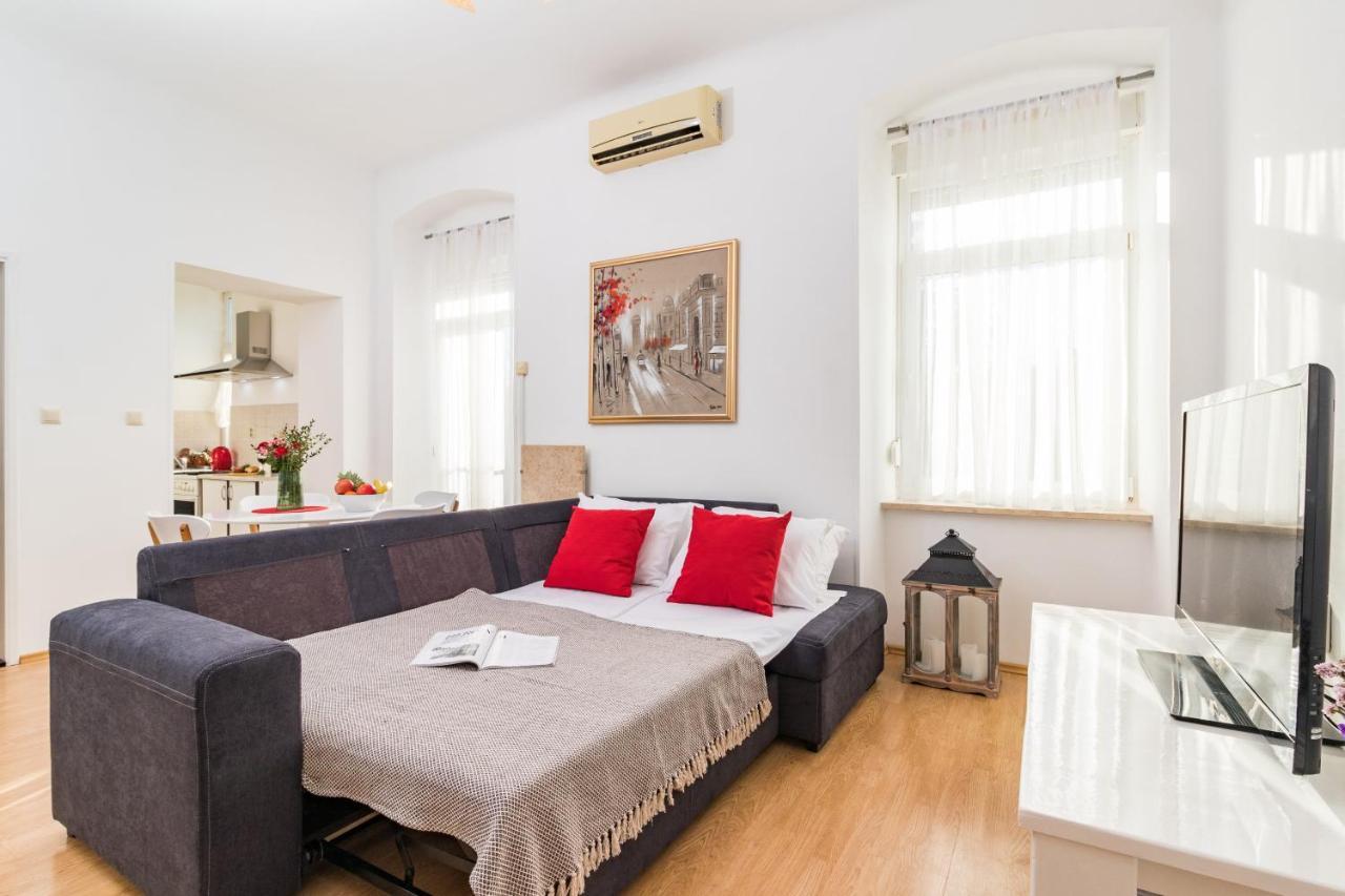 Apartman Lussi Pula Exterior photo